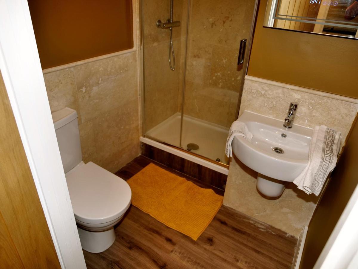 Ultra Deluxe Versace Apartment Near Sheffield Full Sky Tv ロザーハム エクステリア 写真